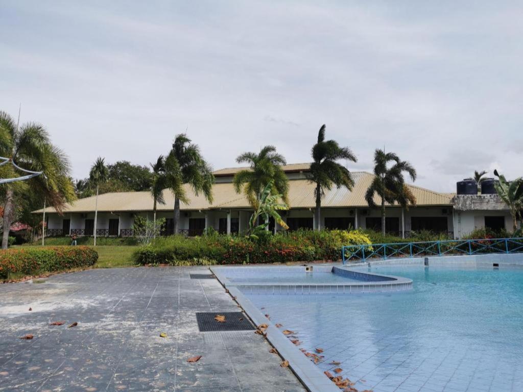 Oyo 89972 Borneo Paradise Beach Hotel Κότα Κιναμπαλού Εξωτερικό φωτογραφία