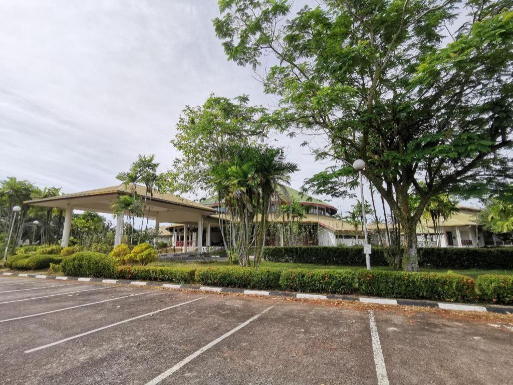 Oyo 89972 Borneo Paradise Beach Hotel Κότα Κιναμπαλού Εξωτερικό φωτογραφία