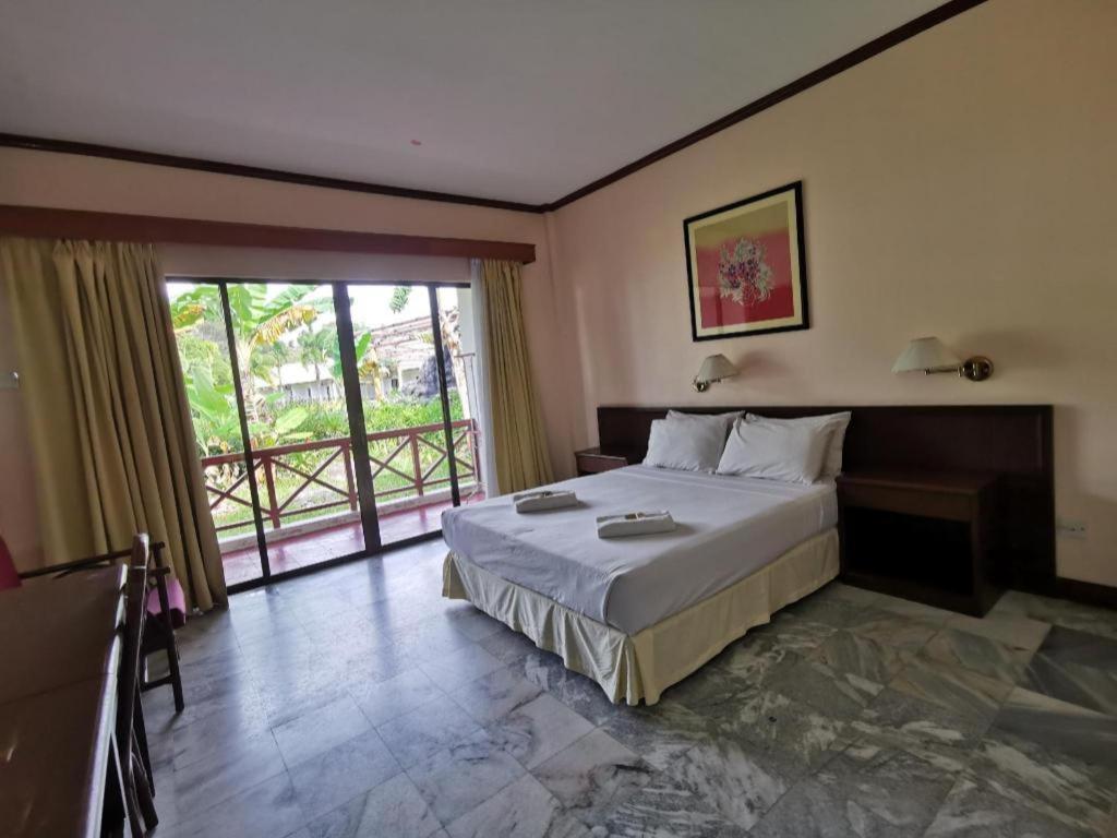 Oyo 89972 Borneo Paradise Beach Hotel Κότα Κιναμπαλού Εξωτερικό φωτογραφία