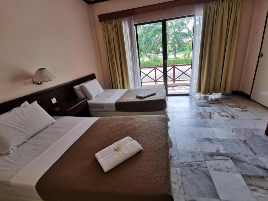 Oyo 89972 Borneo Paradise Beach Hotel Κότα Κιναμπαλού Εξωτερικό φωτογραφία